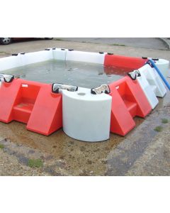Flood barrier system using 0.5m corner multi-hub units to contain water